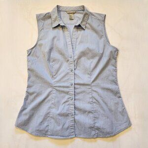 H&M Sleeveless Button Down Top Women's 12 Light Blue Fitted V-Neck Tailored Fit